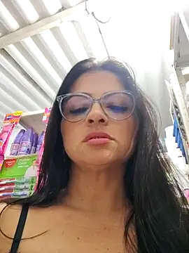 Snapshot of Linda_Lars chatting on 12-20-25, 02:40 Linda Lars online show from 12-20-25, 02:40