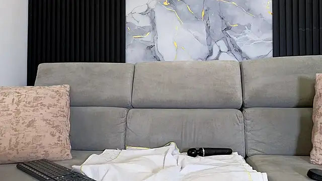 anellejones online show from 02-25-26, 07:23