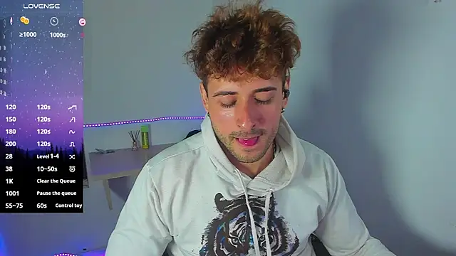 Snapshot of Ares_blue chatting on 10-27-25, 01:26 Ares blue online show from 10-27-25, 01:26