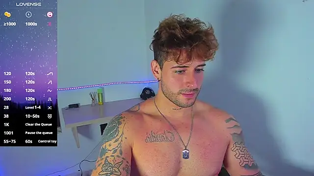 Snapshot of Ares_blue chatting on 10-28-25, 01:14 Ares blue online show from 10-28-25, 01:14