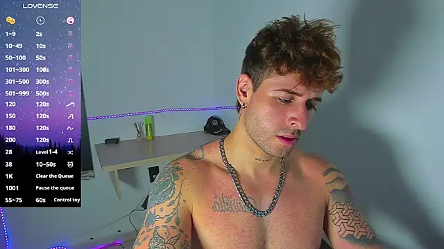 Snapshot of Ares_blue chatting on 10-30-25, 02:07 Ares blue online show from 10-30-25, 02:07