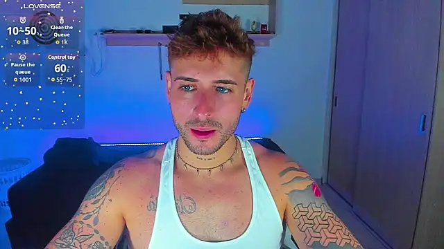 Snapshot of Ares_blue chatting on 11-19-25, 11:43 Ares blue online show from 11-19-25, 11:43