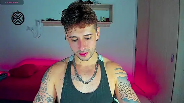 Snapshot of Ares_blue chatting on 12-01-25, 11:04 Ares blue online show from 12-01-25, 11:04