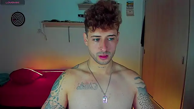 Snapshot of Ares_blue chatting on 01-13-26, 12:21 Ares blue online show from 01-13-26, 12:21