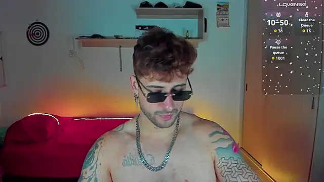 Snapshot of Ares_blue chatting on 01-16-26, 12:31 Ares blue online show from 01-16-26, 12:31