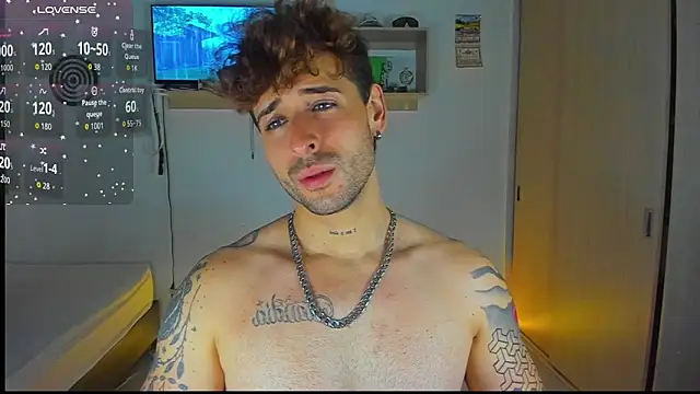 Snapshot of Ares_blue chatting on 02-11-26, 01:38 Ares blue online show from 02-11-26, 01:38