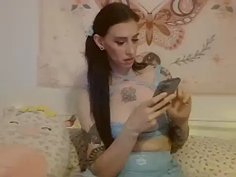 Snapshot of averietheangel chatting on 03-13-25, 06:56 averietheangel online show from 03-13-25, 06:56