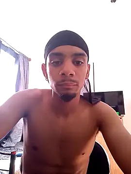 Snapshot of 29YOURZ_28_ chatting on 12-07-24, 02:35 29YOURZ 28  online show from 12-07-24, 02:35