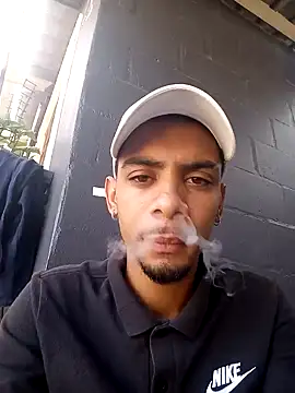 Snapshot of 29YOURZ_28_ chatting on 01-08-25, 12:37 29YOURZ 28  online show from 01-08-25, 12:37