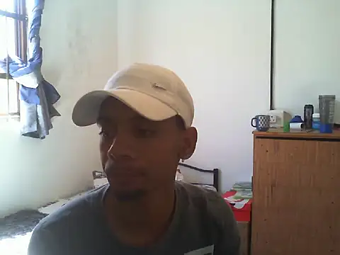 Snapshot of 29YOURZ_28_ chatting on 02-14-25, 01:08 29YOURZ 28  online show from 02-14-25, 01:08