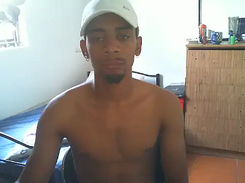 Snapshot of 29YOURZ_28_ chatting on 03-05-25, 09:05 29YOURZ 28  online show from 03-05-25, 09:05