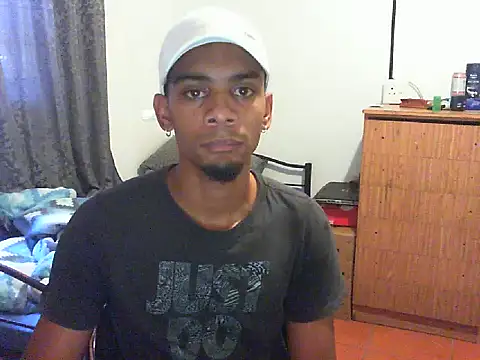 Snapshot of 29YOURZ_28_ chatting on 03-17-25, 10:38 29YOURZ 28  online show from 03-17-25, 10:38
