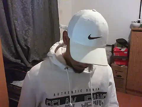 Snapshot of 29YOURZ_28_ chatting on 09-15-25, 03:12 29YOURZ 28  online show from 09-15-25, 03:12