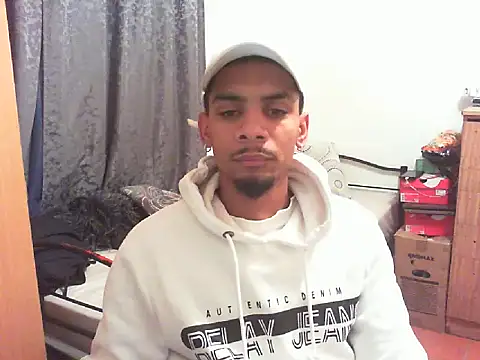 Snapshot of 29YOURZ_28_ chatting on 09-17-25, 09:16 29YOURZ 28  online show from 09-17-25, 09:16