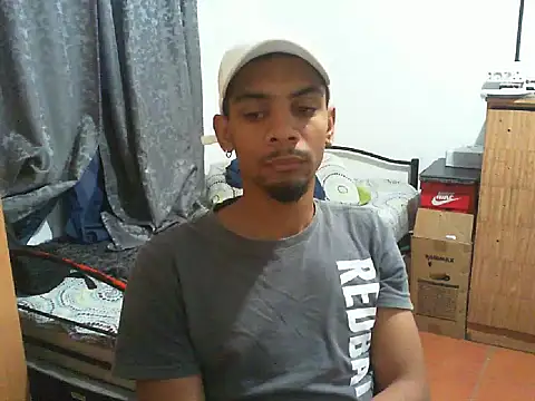 Snapshot of 29YOURZ_28_ chatting on 09-25-25, 05:11 29YOURZ 28  online show from 09-25-25, 05:11