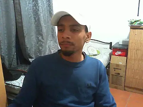Snapshot of 29YOURZ_28_ chatting on 09-25-25, 05:27 29YOURZ 28  online show from 09-25-25, 05:27