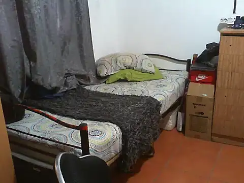 Snapshot of 29YOURZ_28_ chatting on 10-01-25, 08:53 29YOURZ 28  online show from 10-01-25, 08:53