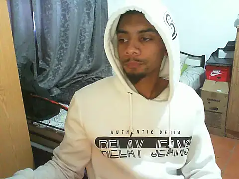 Snapshot of 29YOURZ_28_ chatting on 10-06-25, 08:34 29YOURZ 28  online show from 10-06-25, 08:34