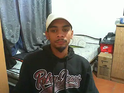 Snapshot of 29YOURZ_28_ chatting on 10-08-25, 10:35 29YOURZ 28  online show from 10-08-25, 10:35