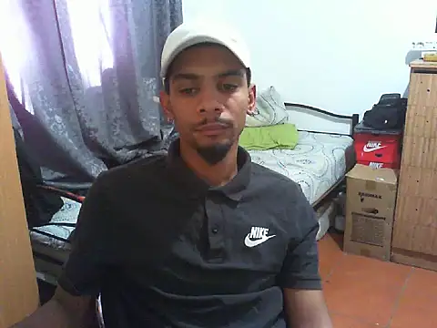 Snapshot of 29YOURZ_28_ chatting on 10-10-25, 01:10 29YOURZ 28  online show from 10-10-25, 01:10