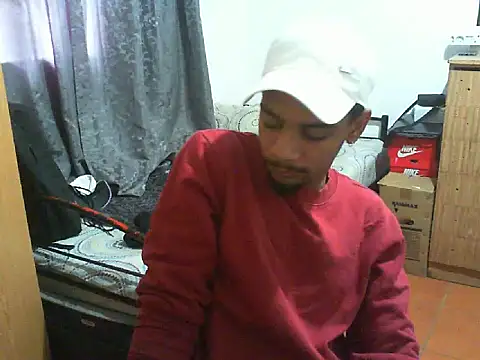 Snapshot of 29YOURZ_28_ chatting on 10-14-25, 12:17 29YOURZ 28  online show from 10-14-25, 12:17