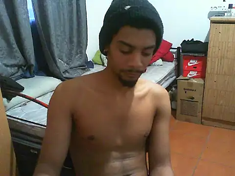 Snapshot of 29YOURZ_28_ chatting on 10-18-25, 04:30 29YOURZ 28  online show from 10-18-25, 04:30