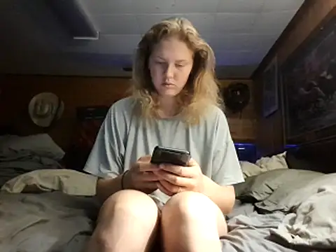 Snapshot of Ryan_and_Aurora chatting on 06-11-26, 01:42 Ryan and Aurora online show from 06-11-26, 01:42