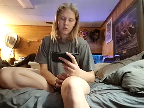Snapshot of Ryan_and_Aurora chatting on 06-15-26, 10:01 Ryan and Aurora online show from 06-15-26, 10:01