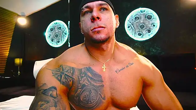 Snapshot of MassimoWalton2 chatting on 09-23-25, 01:03 MassimoWalton2 online show from 09-23-25, 01:03