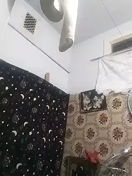 Snapshot of SweetLeila40 chatting on 02-19-26, 11:01 SweetLeila40 online show from 02-19-26, 11:01