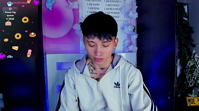 juniior 2311  online show from 02-13-25, 12:24