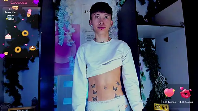 juniior 2311  online show from 02-18-25, 01:10