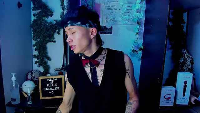 juniior 2311  online show from 03-11-25, 07:36