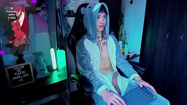 juniior 2311  online show from 03-14-25, 02:30