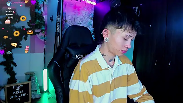 juniior 2311  online show from 03-15-25, 11:19