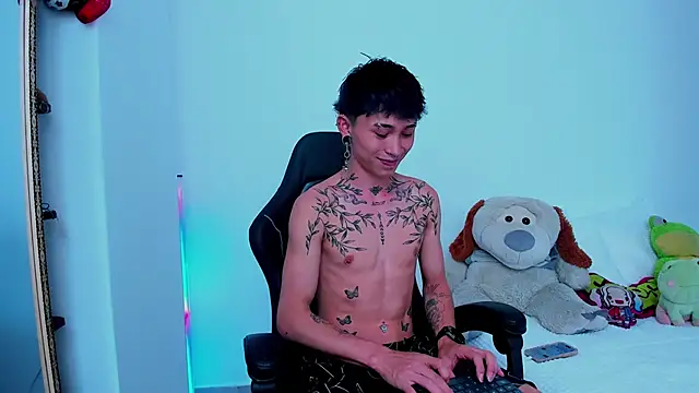 juniior 2311  online show from 10-24-25, 06:04