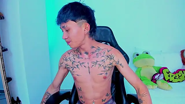 juniior 2311  online show from 10-25-25, 06:02