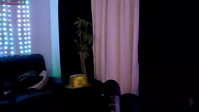 Snapshot of DamienSliick chatting on 11-24-25, 08:36 DamienSliick online show from 11-24-25, 08:36