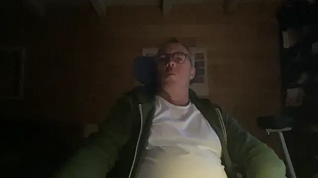 Snapshot of lelohop chatting on 10-17-25, 06:27 lelohop online show from 10-17-25, 06:27