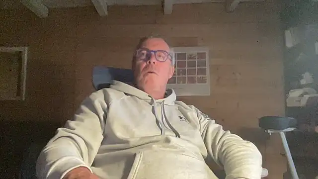 Snapshot of lelohop chatting on 10-20-25, 08:15 lelohop online show from 10-20-25, 08:15