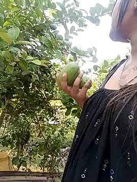 Snapshot of Hot_Urvi chatting on 12-27-24, 04:10 Hot Urvi online show from 12-27-24, 04:10