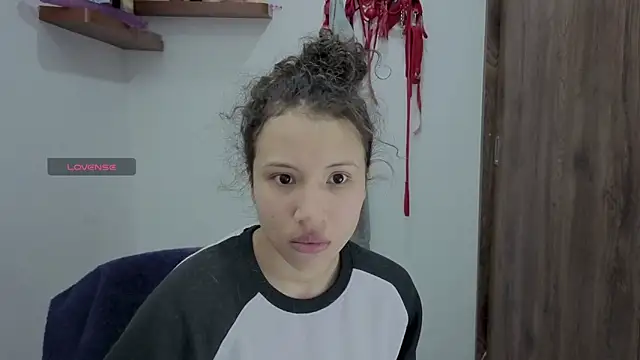 Snapshot of avans_15 chatting on 12-14-25, 01:22 avans 15 online show from 12-14-25, 01:22