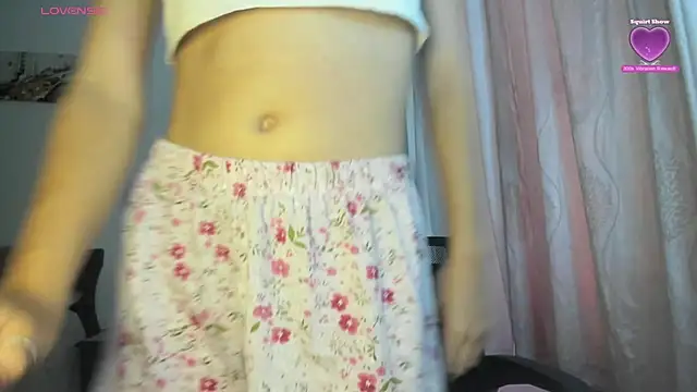 Snapshot of Sophie_sweett19 chatting on 01-18-26, 07:06 Sophie sweett19 online show from 01-18-26, 07:06