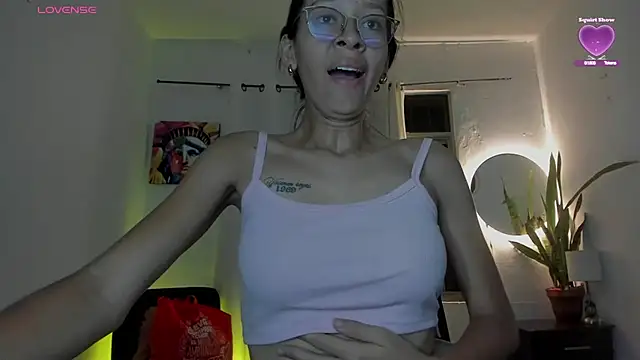 Snapshot of Sophie_sweett19 chatting on 02-22-26, 01:18 Sophie sweett19 online show from 02-22-26, 01:18