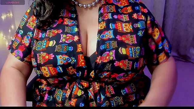 Snapshot of Gulabi_Queen chatting on 03-01-26, 06:04 Gulabi Queen online show from 03-01-26, 06:04