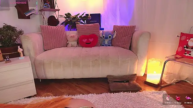 Snapshot of HANNAH_LOVEE chatting on 11-06-25, 03:18 HANNAH LOVEE online show from 11-06-25, 03:18