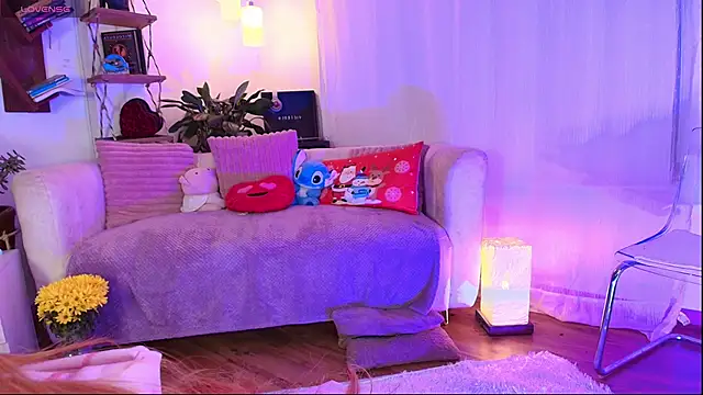 Snapshot of HANNAH_LOVEE chatting on 11-23-25, 05:40 HANNAH LOVEE online show from 11-23-25, 05:40