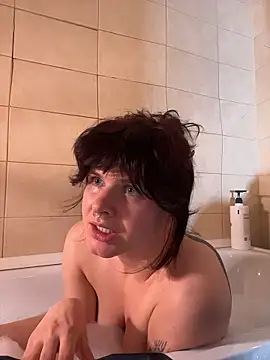 Snapshot of ginavontease chatting on 01-18-26, 02:21 ginavontease online show from 01-18-26, 02:21