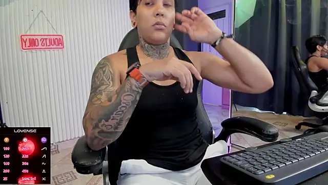 ZhoeStrong online show from 06-13-26, 08:51