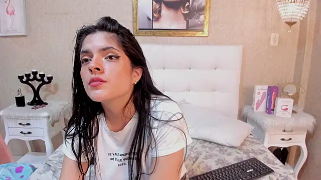 Snapshot of sofiaclauss chatting on 12-16-24, 10:18 sofiaclauss online show from 12-16-24, 10:18